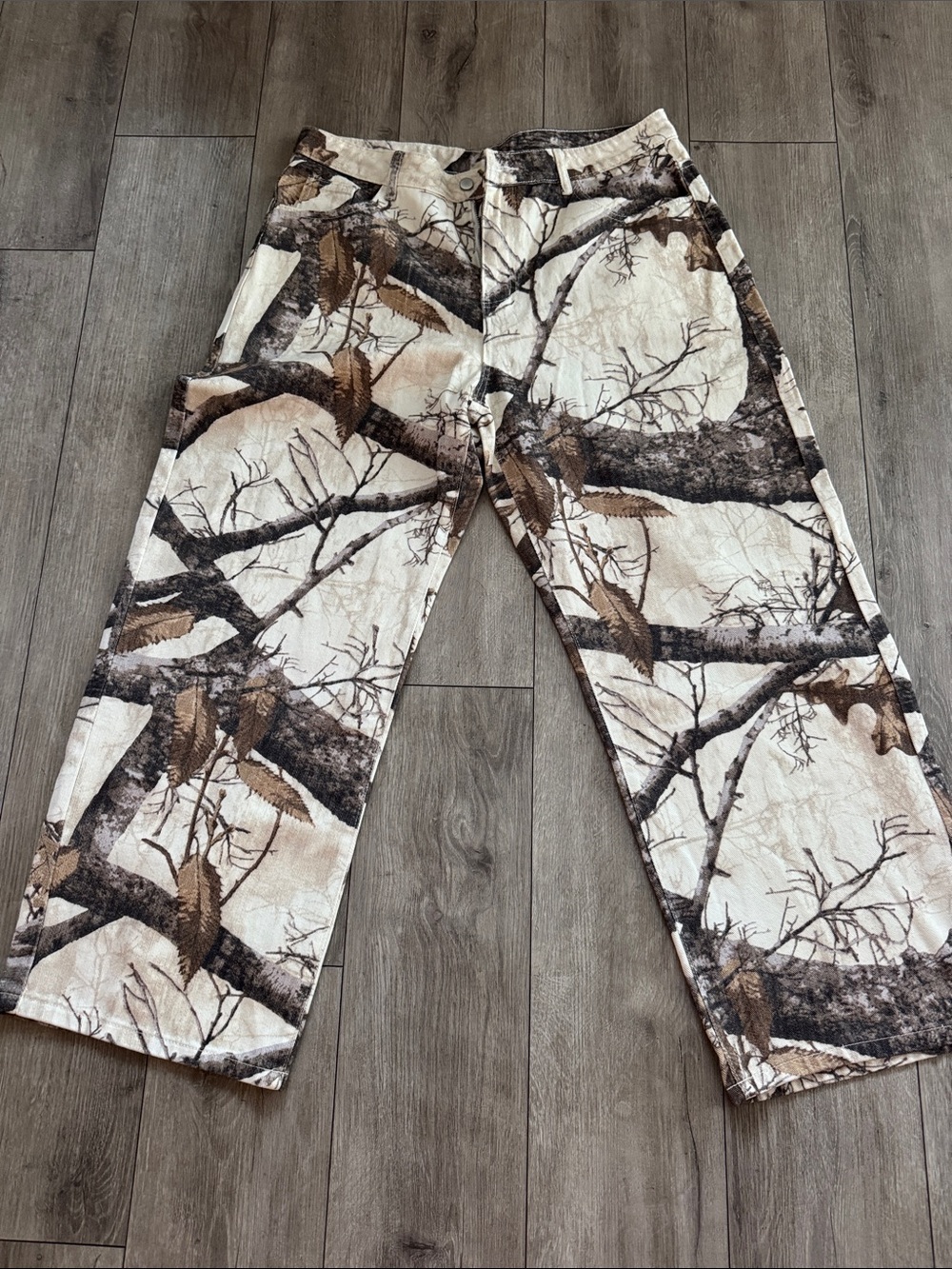 Men's Camouflage Tree-Print Jeans in Brown & Cream